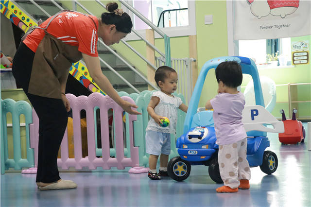 島城首家0~3歲嬰幼兒托幼中心建成運(yùn)營(yíng) 條件完善、收費(fèi)透明，助力嬰幼兒照護(hù)服務(wù)